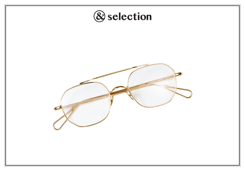 〈アーレム〉の新作アイウェアは、リムやブリッジのほのかな凹凸によってアンティークのような趣に。