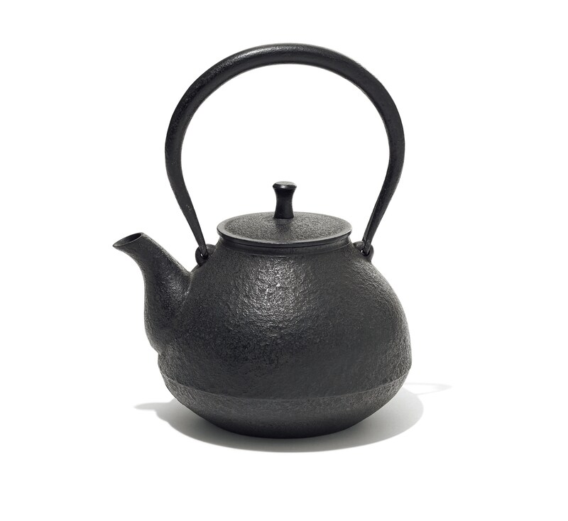 手仕事の茶器で淹れる一煎が、日々の活力に。作家の手仕事を感じられる、日本茶の道具。