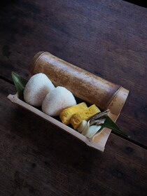 厚焼き玉子と蓮根の青のり和え。ご褒美の日のためのお弁当のレシピ。