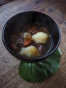 祖母の味を思い出す、具沢山のすいとんレシピ。