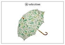 〈マドモアゼルノンノン〉の日傘は、手作業で色を重ねたボタニカル柄が魅力。