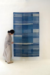 インドの自然を織物に。中村好文さんが展示デザインを手がける、真木千秋さんのテキスタイル展『Voice of Nature』が開催。
