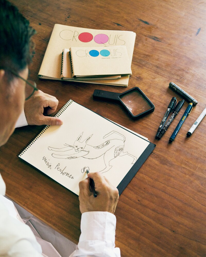 仕事道具の文具から日用品まで。〈ミナ ペルホネン〉デザイナー・皆川 明さんの、日々の暮らしを支えるものとは？