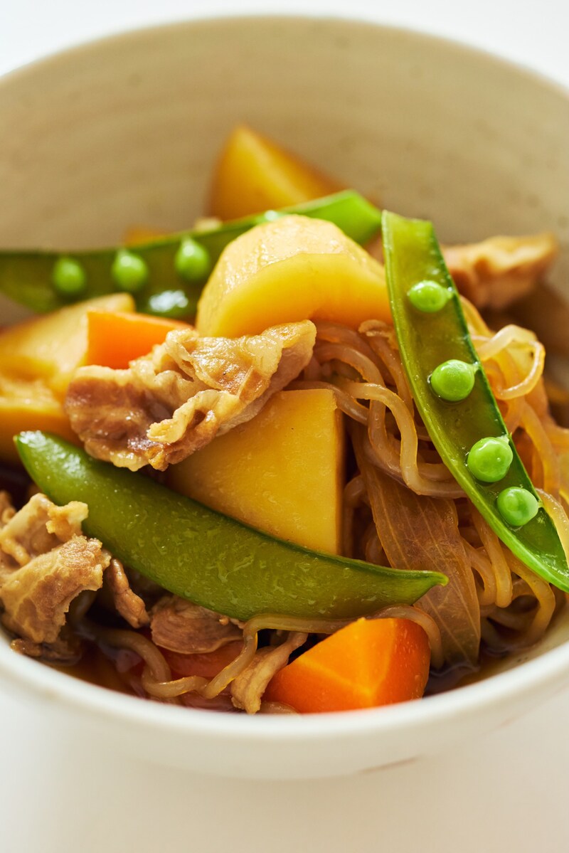 家庭の味を思い出す「基本の肉じゃが」。おべんと屋さん〈75foods〉吉森なな子のレシピ帖、最新回を更新しました。