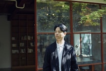 「自分のルーツであるピアノに、改めて深く向き合った」。音楽家・江﨑文武さんが振り返る、新譜「Whispers of Silence」が生まれるまで。