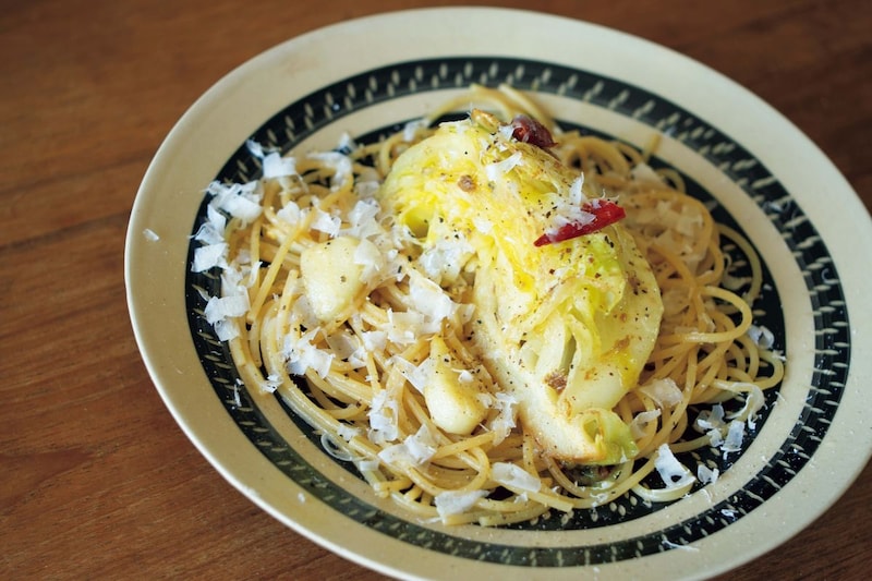素材の旨みを味わう。スタイリスト・林道雄さんが教えてくれた、キャベツの形をそのまま生かしたパスタ。