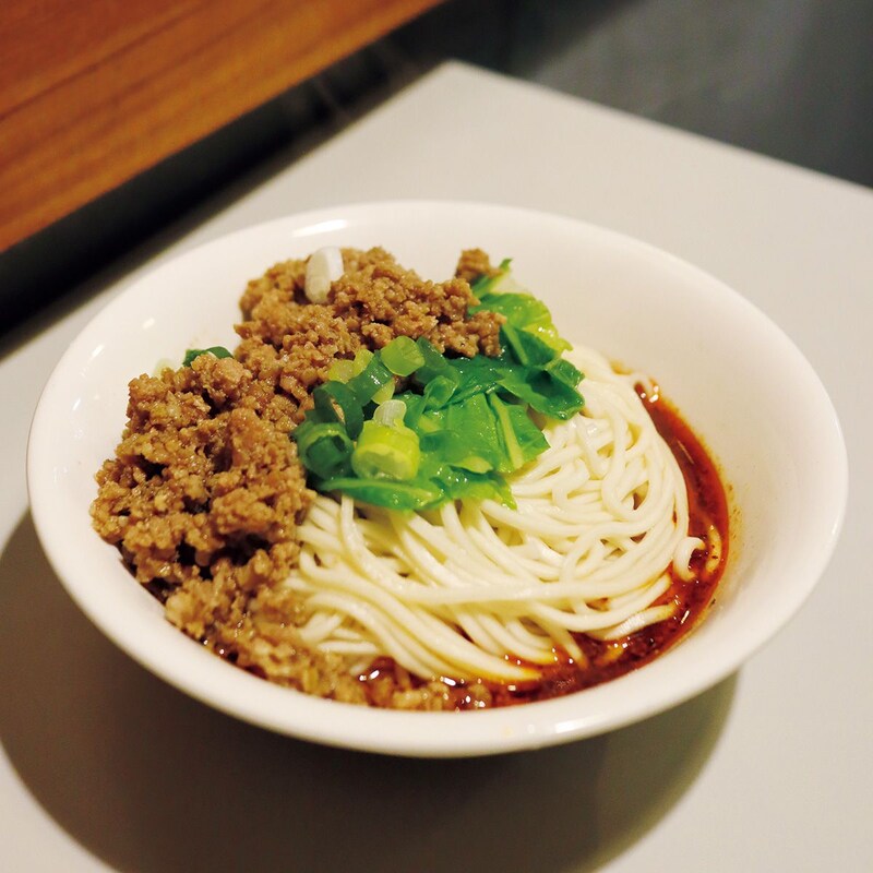 初めて訪れた麺の専門店では、まず炸醬麵(ジャージャンミエン)を頼む。【台北小吃めぐり】