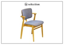 〈アルテック〉の名作「ドムスチェア」から、ブルーグレーの布張りがアクセントの新作を。