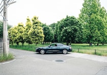 連載「&CAR LIFE 私とクルマ」より。デザイナー・根岸夏瑚さんの愛車、〈トヨタ〉セリカ ST202について。