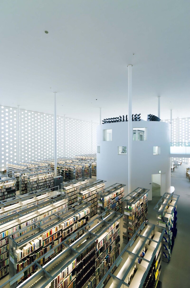 歴史が織りなす文化と出合える城下町、石川・金沢へ。本を片手に建築とアートを巡る旅。前編