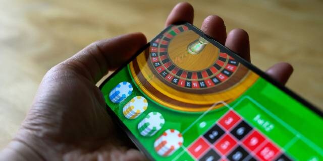 「オンラインカジノ」芸能界にも広がる中…警察庁が“市民からの通報”受付開始 法改正で「SNS広告・動画投稿」も違法に