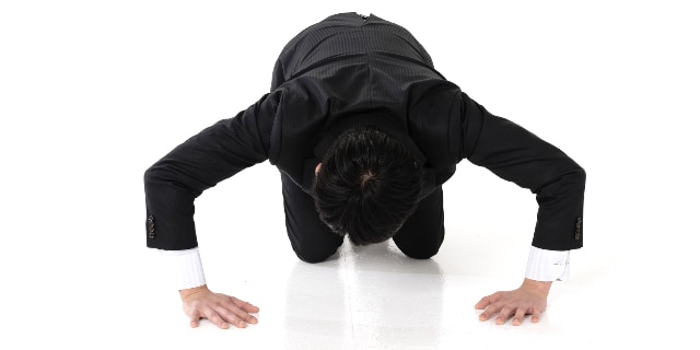 「チクったやつは誰だ!」内部告発の“犯人探し”がコンプラ部にバレて土下座→許されず裁判へ…暴走した「郵便局長」の末路