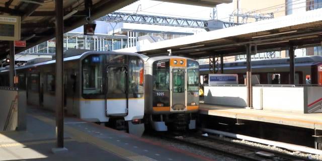 “撮り鉄”が駅員に罵声、近鉄・大和西大寺駅での動画が物議　「安月給」「ぶっ殺す」ひどすぎる暴言、罪に問える？ 【弁護士解説】