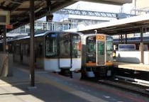 “撮り鉄”が駅員に罵声、近鉄・大和西大寺駅での動画が物議　「安月給」「ぶっ殺す」ひどすぎる暴言、罪に問える？ 【弁護士解説】