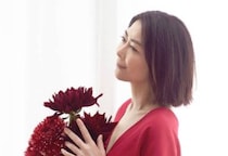 中山美穂さん“非公式グッズ”に公式サイトが「購入しないで」呼びかけ　客に誤認購入させれば「詐欺罪」成立の可能性も