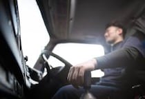 高市新首相「働け」発言にトラックドライバーが共鳴？　かつては「年収1000万円」も珍しくなかったが…「長時間労働」求めざるを得ない“切実な”事情