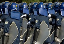 警察官は上司から“通帳チェック”される？　「お前、金欠か」昇進のため“不祥事”は絶対に起こしたくない…部下を過敏に“縛る”理不尽