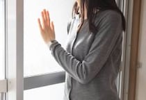 生活保護「女性受給者」宅へ「男性ケースワーカー」1人で訪問、性被害が起きたケースも…行政側“配慮ルール”に課題