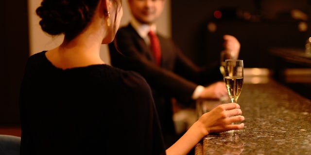 企業が“パパ活女子”を斡旋？　40代後半女性が口説かれまくる…80年代「愛人バンク」に源流を持つ「交際クラブ」の多様なニーズ