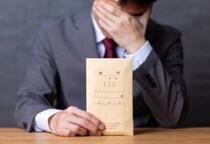 管理職が「給与明細」公開して辞職→“報酬の少なさ”に社内は騒然…会社に“わざと”混乱与える「リベンジ退職」法的リスクは？