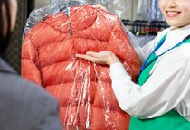 「28万円のダウン」がクリーニングで破損…それでも“店側”からの「損害賠償」難しいワケ【弁護士解説】