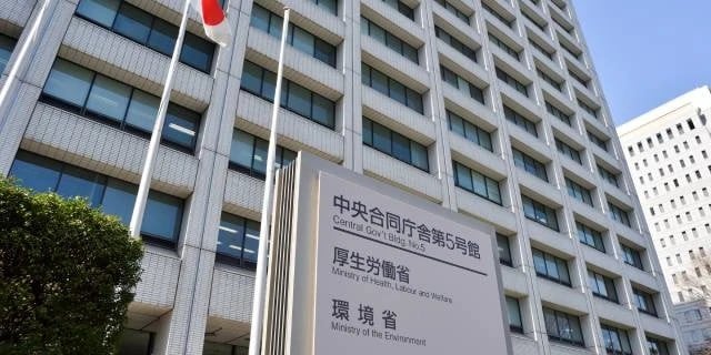 マイナ保険証移行の裏で…旧保険証「来年3月まで使える特例」国はなぜ“公式発表”しない? 元官僚の弁護士が指摘する“意図”とは