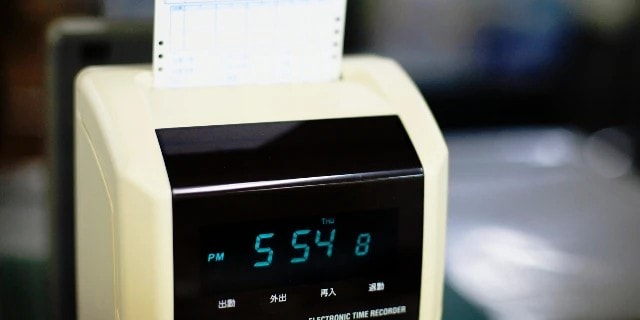 “タイムカードなし”でも残業代認定、会社に260万円支払い命令 裁判所が元従業員の「自作出勤簿」を証拠として信用したワケ