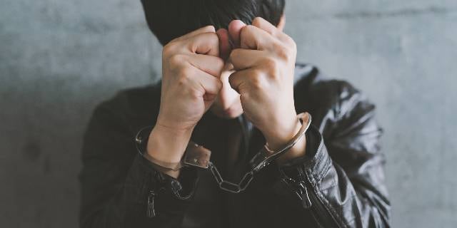 「外国人の犯罪率は日本人の1.72倍」は本当か? 性別・年齢を考慮して統計を分析すると…