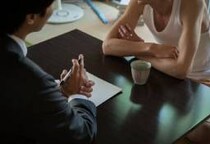 「解放されたかった」“生活保護ケースワーカー”が犯罪に手を染めた理由…モラハラ・DVと酷似？ 受給者との「いびつな関係」が生まれる“構造”とは