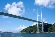 長崎・女神大橋事故、死亡したトレーラー運転手に同情の声　“追突された車”は「無灯火」で駐停車禁止車線に…「過失運転致死罪」適用の可能性は？