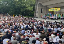 「現場はもう限界」医療・介護従事者ら2200人が日比谷野音で集会　政府に「大幅増員・大幅賃上げ」要求