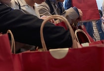 福袋の中身に新年早々モヤモヤ…「アウター入りのはずが夏物だけ」「13～17点なのに5点しか入ってない」法的に返品・返金を求められるケースとは？