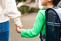 「法務省は子どもを育てるのにいくらかかると…」法定養育費“2万円”に不安の声　弁護士に聞く制度利用の“注意点”とは？