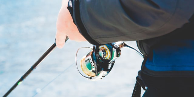 釣り人の無断侵入に「1回22万円請求」大阪・泉大津フェニックスの“最終警告”に賛否…裁判で認められる賠償額「判断基準」は【弁護士解説】