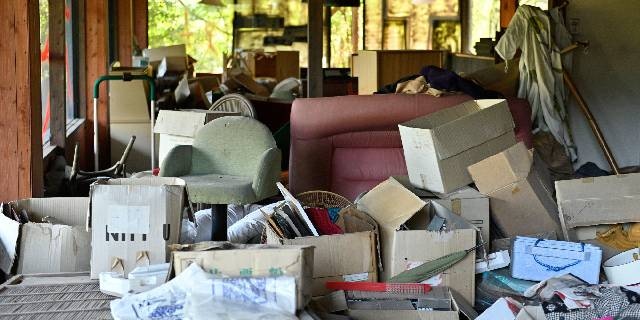 「空き家」で“1億円”を発見、中高生らが“遊ぶ金欲しさ”で持ち出し　現場は20年以上放置…「窃盗罪」は成立するか？【弁護士解説】