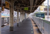 「新大久保駅事故」から25年　泥酔者の“巻き添え”で2人死亡…近年も「ホーム転落の5割は酔客」　“駅と飲酒”の消えない課題