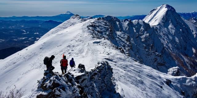 “冬山遭難”、年末年始に69名 「無謀な登山者」に救助費用の自己負担求める声も多いが…「けしからんという理由だけではNG」弁護士が指摘