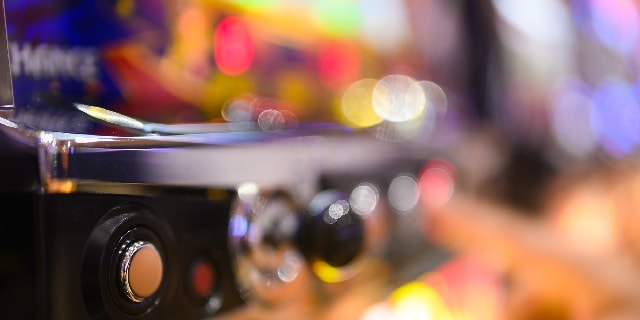 年商4.5億円“紹介制”闇スロット店が摘発…客の「違法と知らなかった」は通用するか? 弁護士が指摘する“法的リスク”