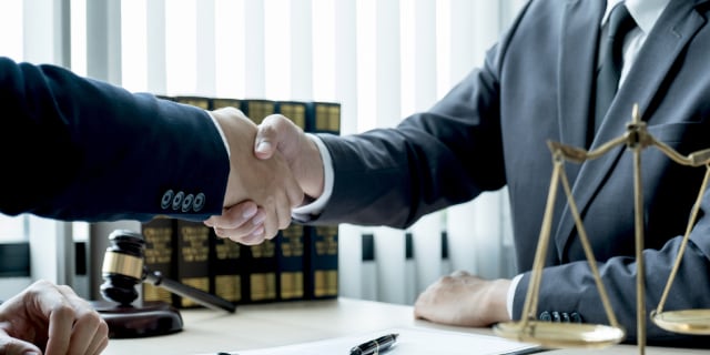 「費用が高そう」士業への相談、6割が「ためらう」…民間調査で判明　利用経験者の決め手は「専門性」と「料金体系の明確さ」