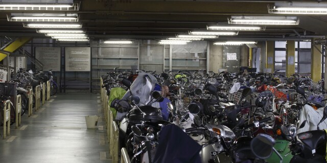 「どこに停めれば？」新基準原付ユーザー困惑　従来の50cc原付と“同じ扱い”のはずが…駐輪場で「利用不可」の場合も