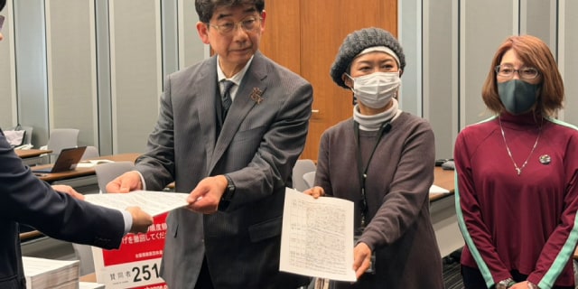 「患者の命を削って1000億円の削減」高額療養費の限度額引き上げ「撤回」求め署名25万筆超を厚労省に提出