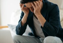 がんを患った従業員に“休職”命令、1年後に「自動退職」…会社の“非情な対応”は許される？　裁判所の判断は