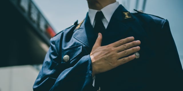 【今日は何の日】殉職警察官を追悼する「青のライトアップ」各国で開催　日本では創設から約150年で5600人超が犠牲に