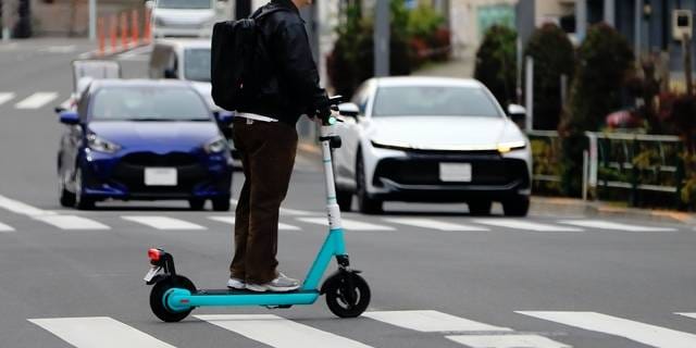 電動キックボードで違反繰り返し“受講命令”も「納得いかない」無視し書類送検 「前科」で一生の不利益負うリスク