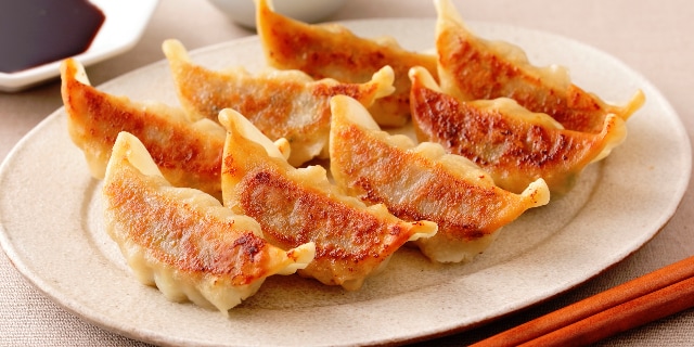 注文した餃子が「生焼け」だった…店員に伝えるも不誠実な対応、自分の身を守る“最適解”とは【弁護士解説】