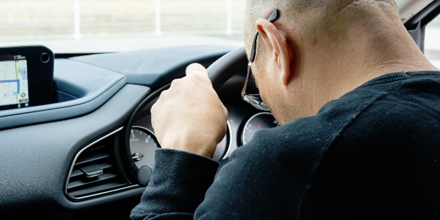 警察官の目の前で缶チューハイを…飲酒事故「隠ぺい工作」なぜバレる? 弁護士が警告する「発覚免脱罪」の重すぎる代償