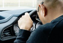 警察官の目の前で缶チューハイを…飲酒事故「隠ぺい工作」なぜバレる？　弁護士が警告する「発覚免脱罪」の重すぎる代償