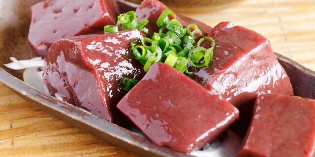 「生レバー」を出した飲食店主が逮捕…　注文して食べた客側に「共犯」が成立し得るケースとは？【弁護士解説】