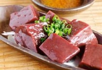 「生レバー」を出した飲食店主が逮捕…　注文して食べた客側に「共犯」が成立し得るケースとは？【弁護士解説】