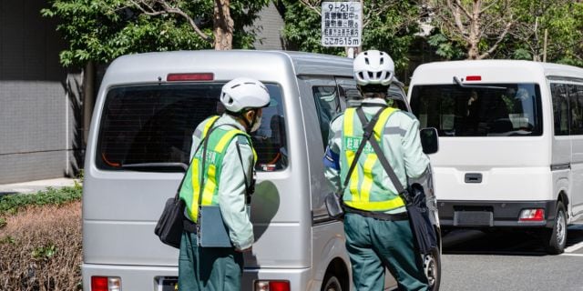 「卑怯だよな」駐車監視員が反則切符を切るのは“大人しそうな人”ばかり? 元警官が明かす“ノルマ優先”取り締まりの非情な実態